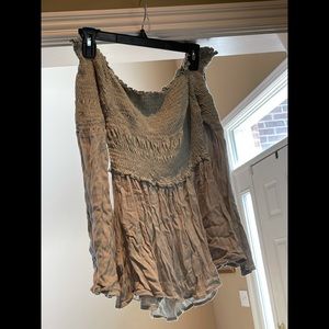 Altar ur closet with this beautiful top!!